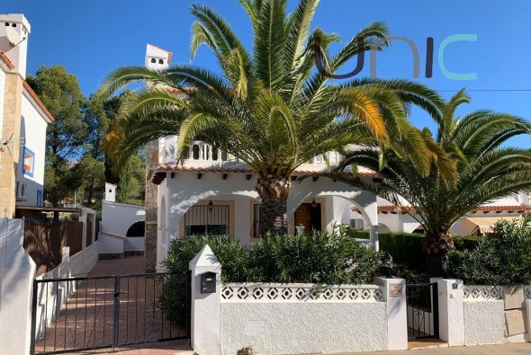 Villa - Alquiler a largo plazo - La Nucia - La Nucia