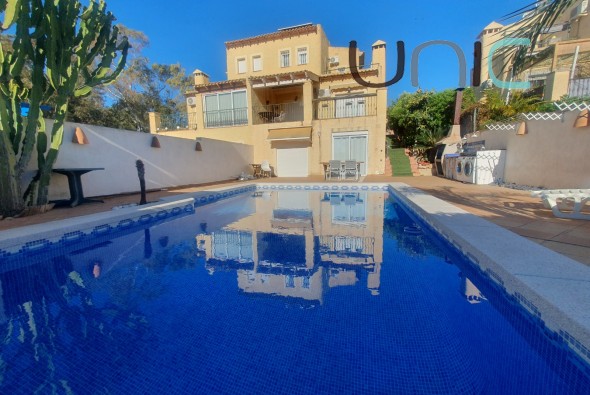 Villa - Alquiler a largo plazo - La Nucia - La Nucia