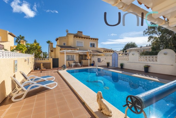 Villa - Verkoop - La Nucia - 2440