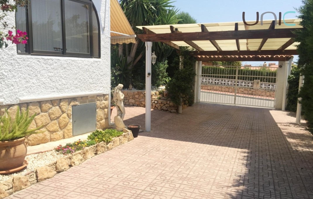 Resale - Villa - La Nucia