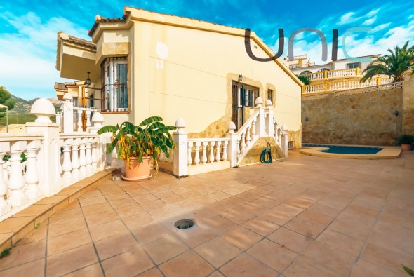 Resale - Villa - La Nucia