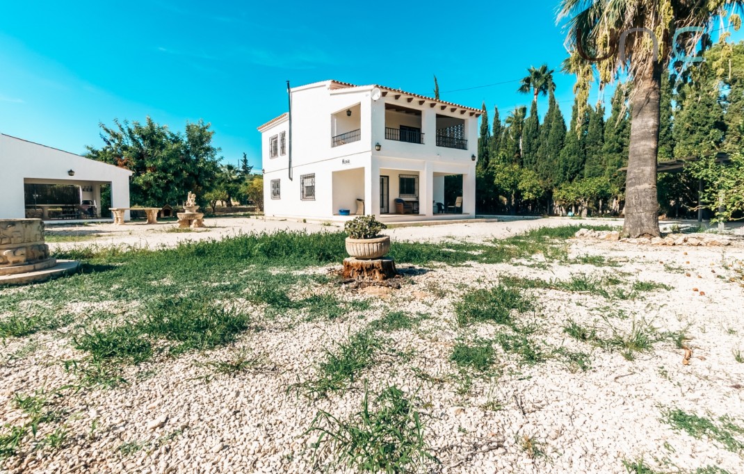 Resale - Villa - Altea