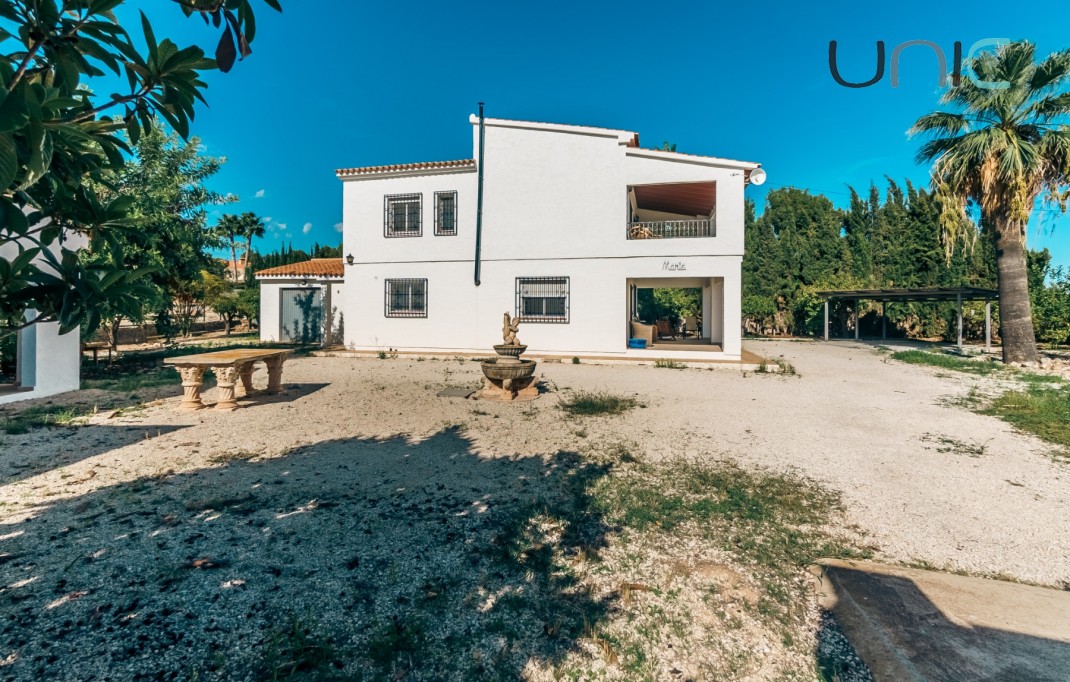 Resale - Villa - Altea