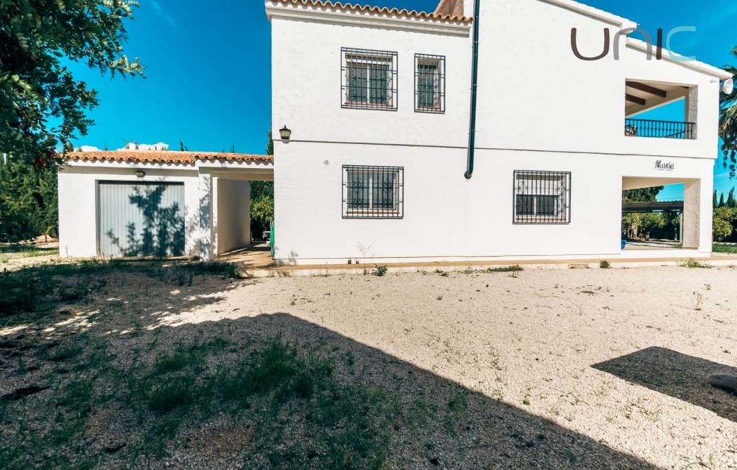 Resale - Villa - Altea