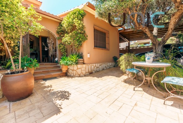 Sale - Villa - La Nucia - Coloma