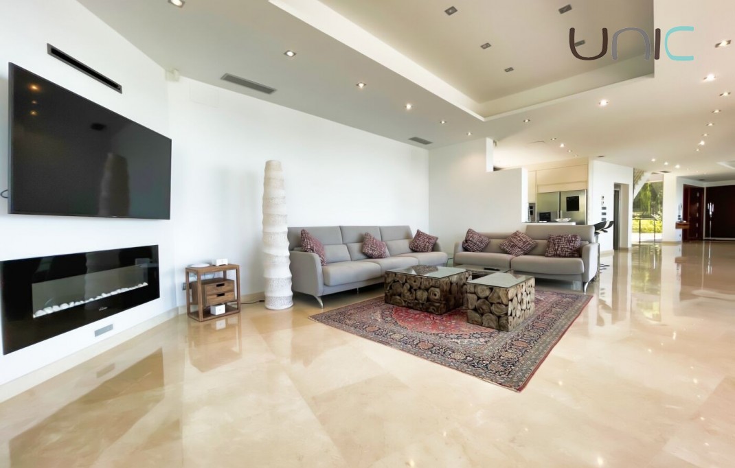 Resale - Villa - Altea