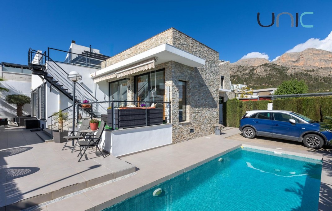 Resale - Villa - Polop de La Marina