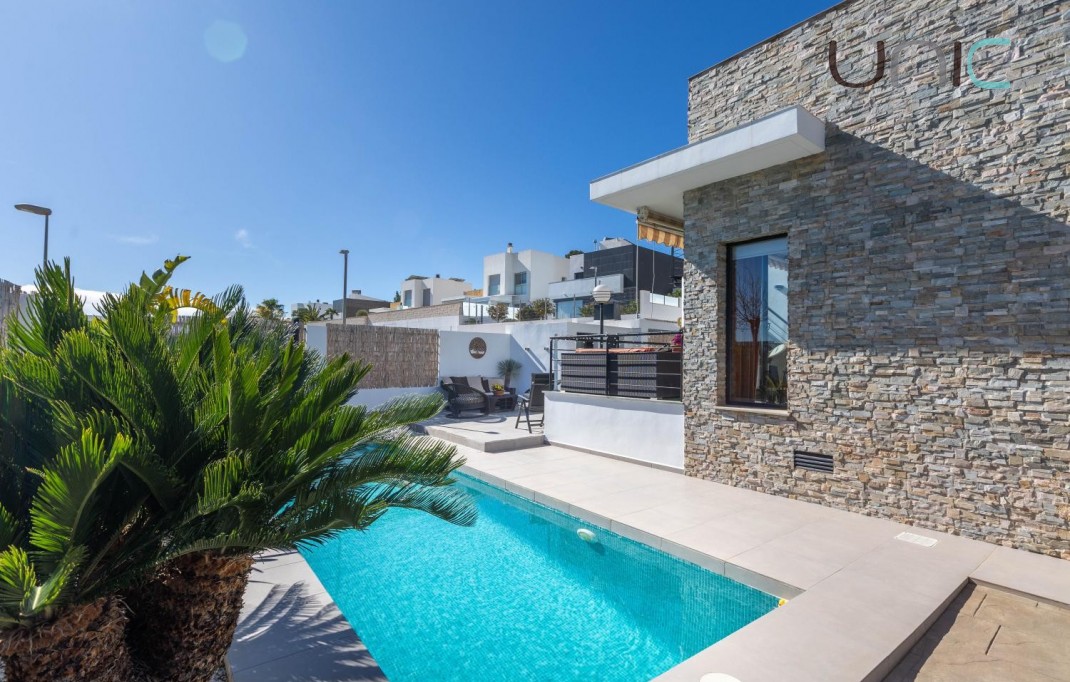 Resale - Villa - Polop de La Marina