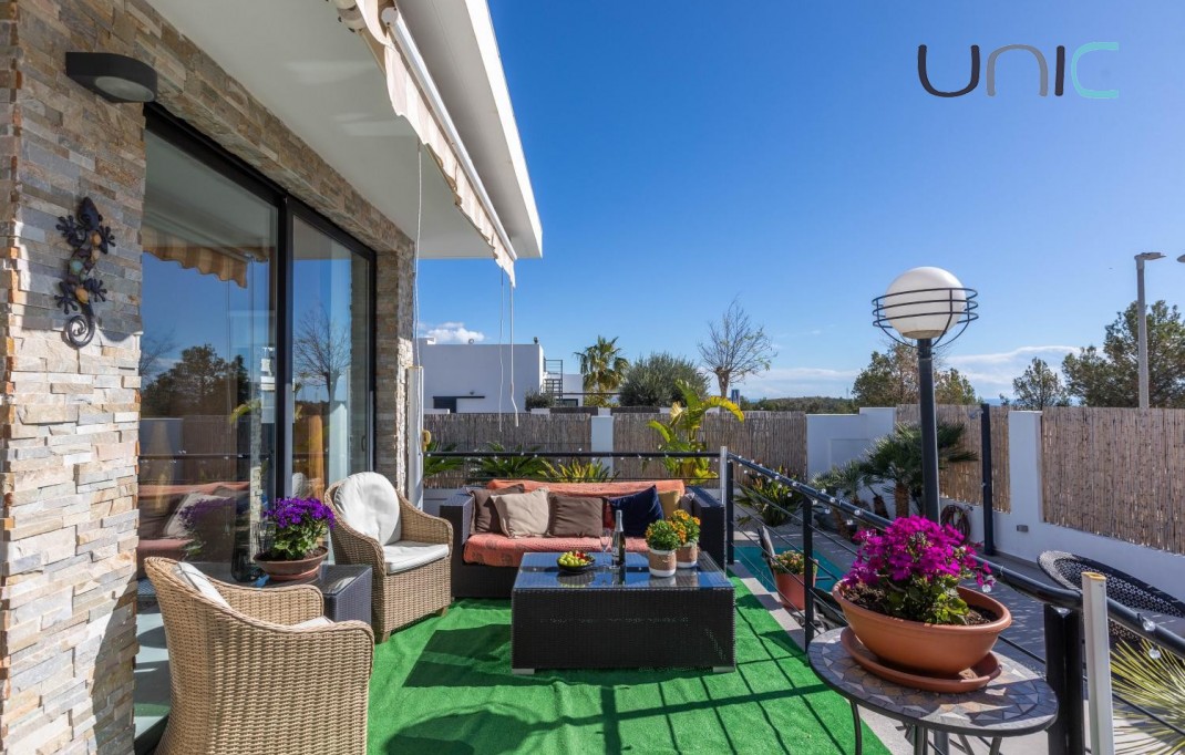 Resale - Villa - Polop de La Marina