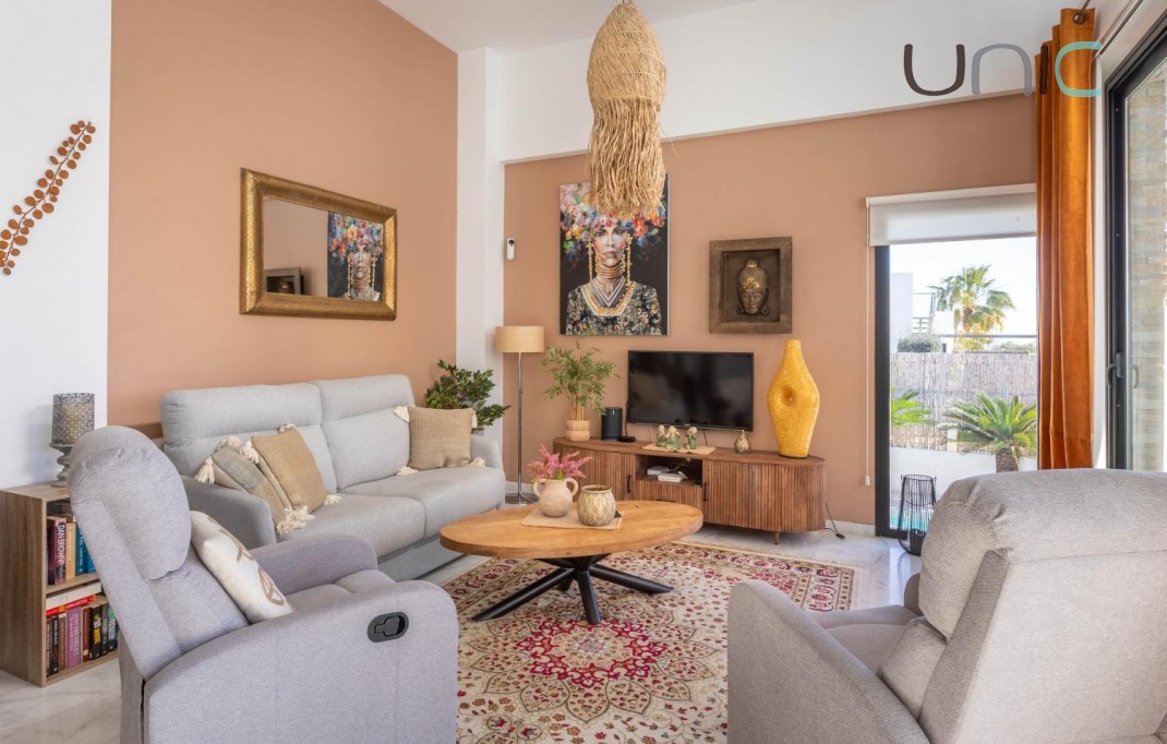 Resale - Villa - Polop de La Marina