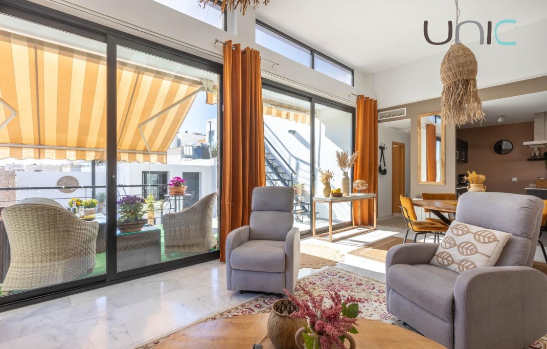 Resale - Villa - Polop de La Marina