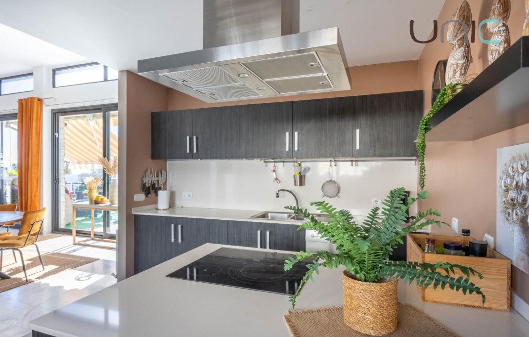 Resale - Villa - Polop de La Marina