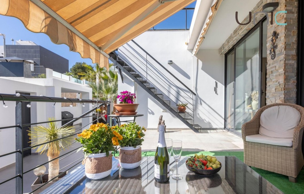 Resale - Villa - Polop de La Marina
