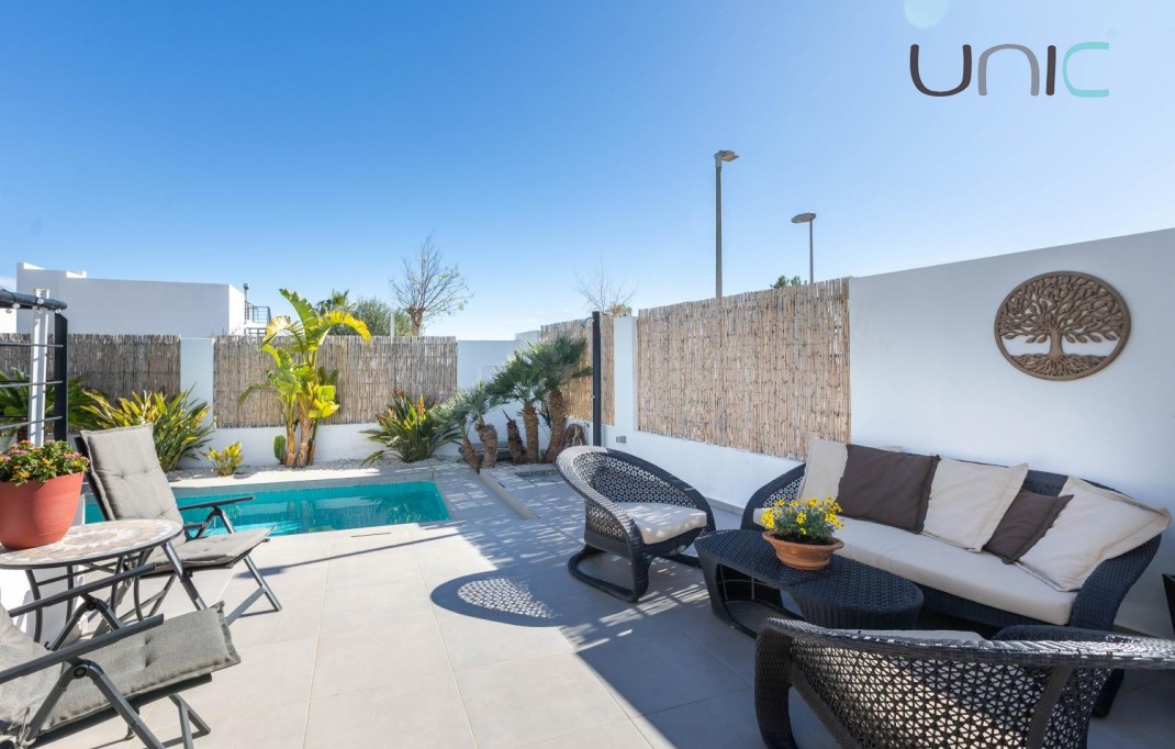 Resale - Villa - Polop de La Marina