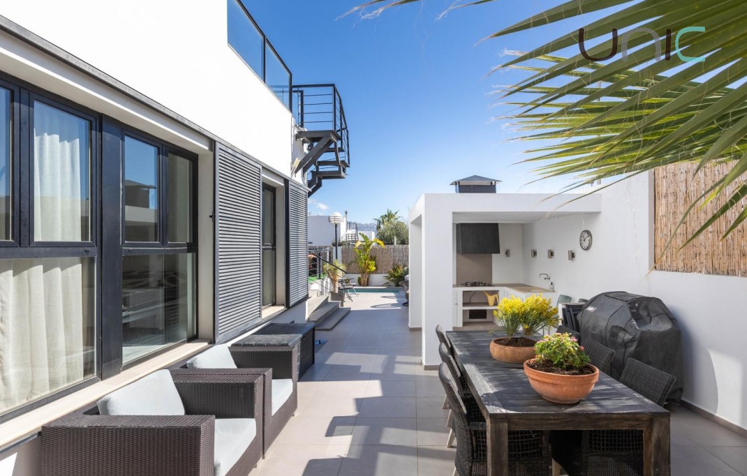 Resale - Villa - Polop de La Marina