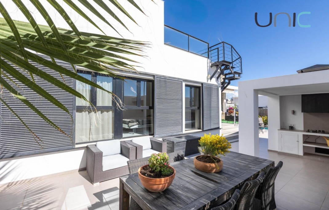 Resale - Villa - Polop de La Marina