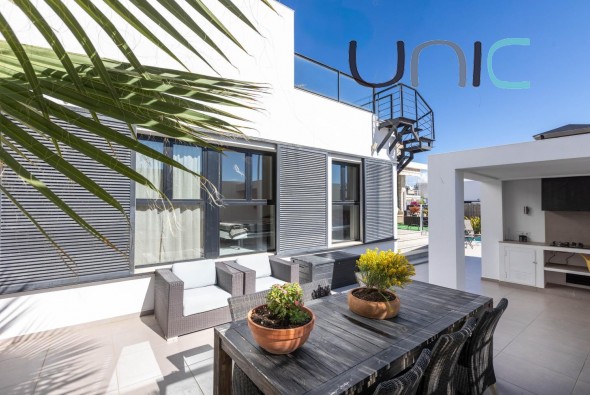 Resale - Villa - Polop de La Marina