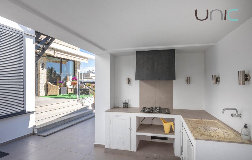 Resale - Villa - Polop de La Marina