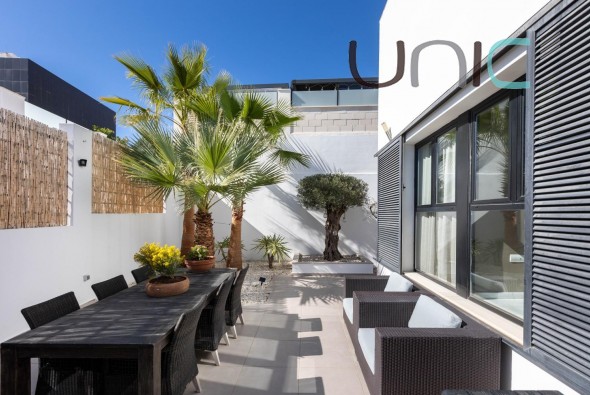 Resale - Villa - Polop de La Marina