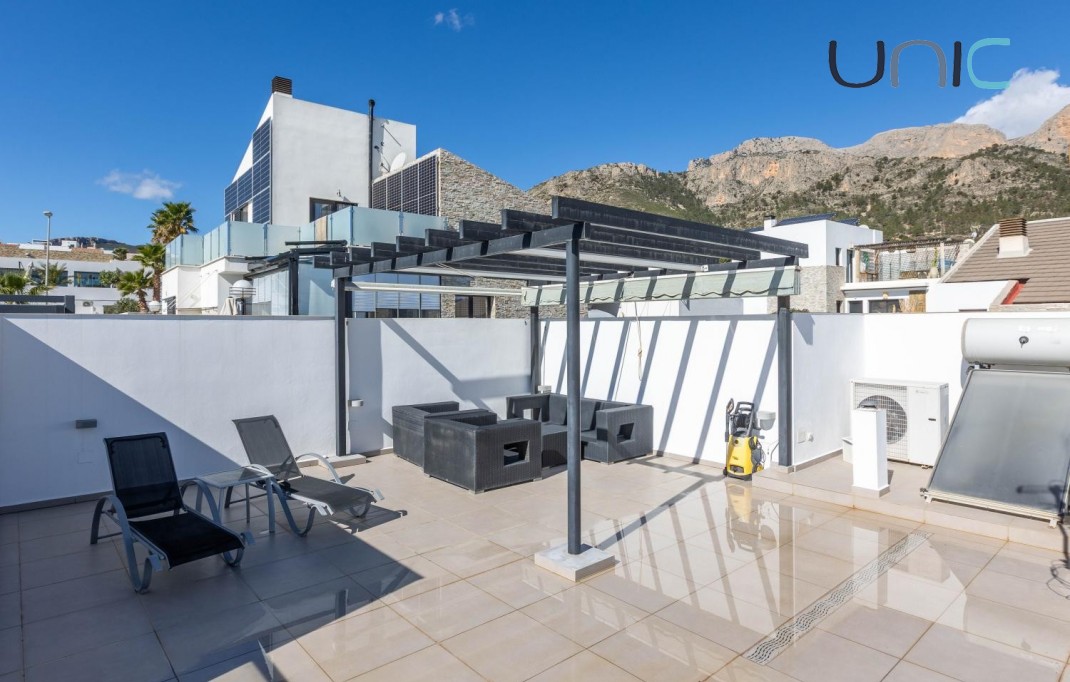 Resale - Villa - Polop de La Marina