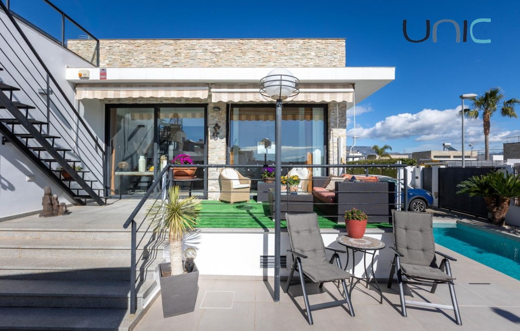 Resale - Villa - Polop de La Marina