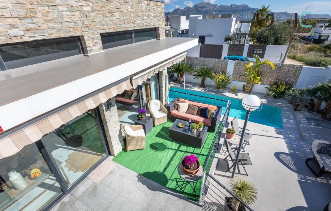 Resale - Villa - Polop de La Marina