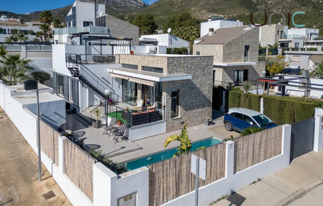 Resale - Villa - Polop de La Marina