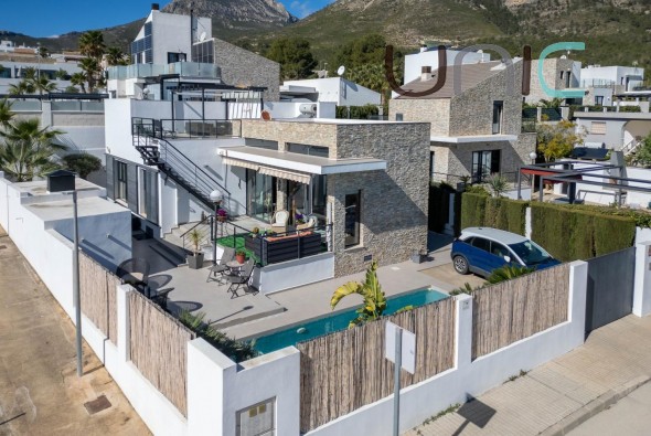 Resale - Villa - Polop de La Marina