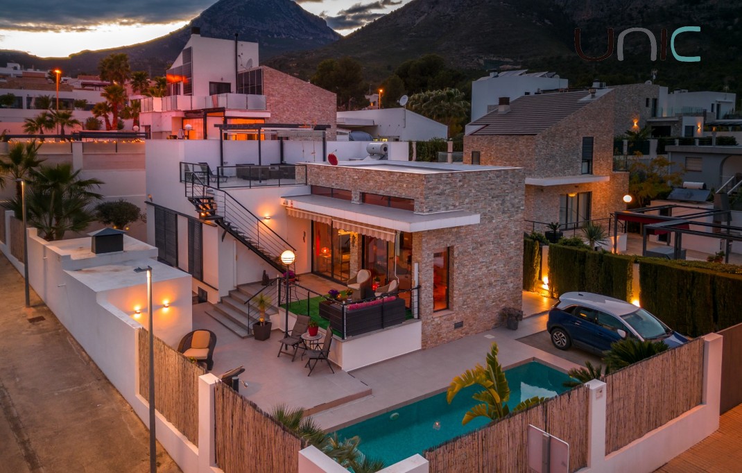 Resale - Villa - Polop de La Marina