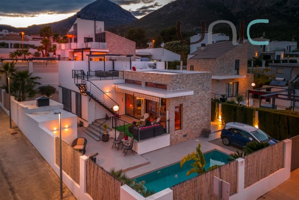 Resale - Villa - Polop de La Marina