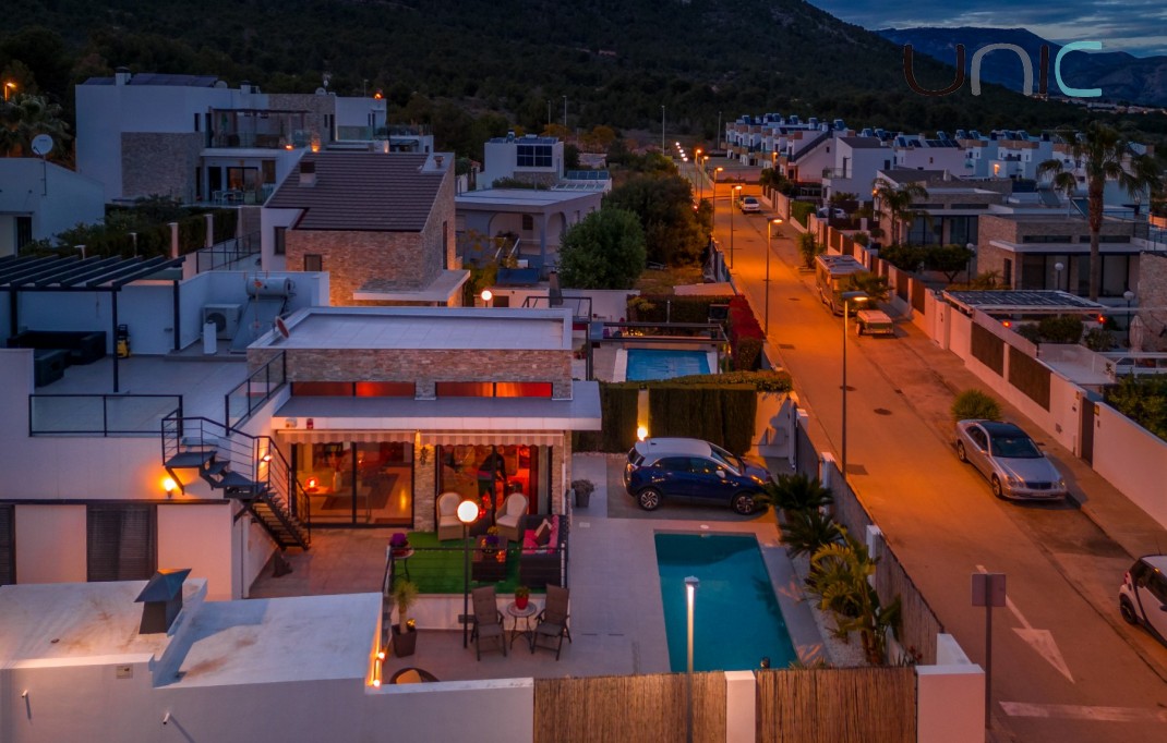 Resale - Villa - Polop de La Marina