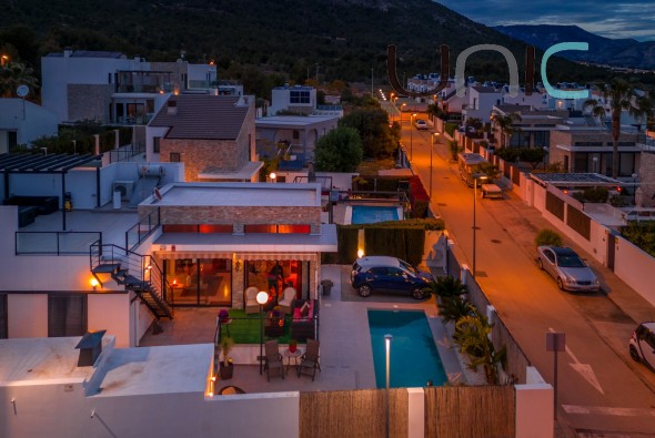 Resale - Villa - Polop de La Marina