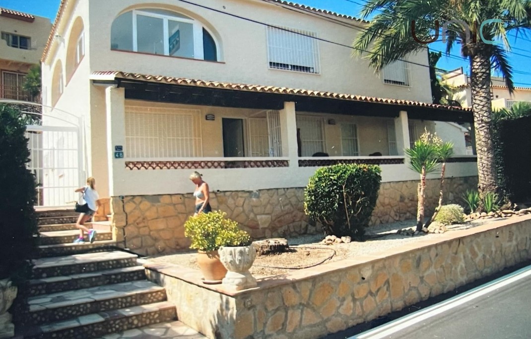Resale - Villa - Albir