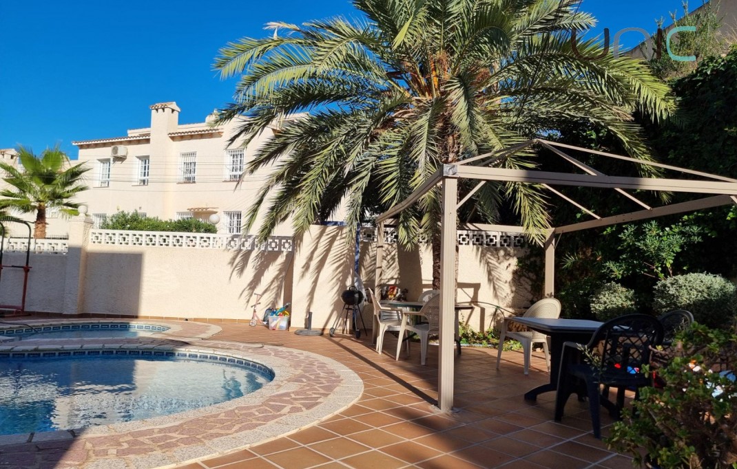 Resale - Villa - Albir