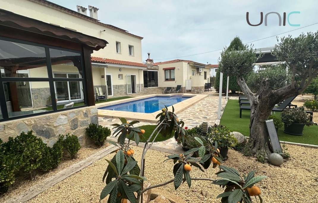 Resale - Villa - Albir