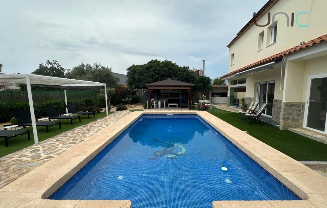 Resale - Villa - Albir