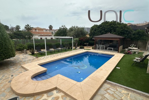 Resale - Villa - Albir