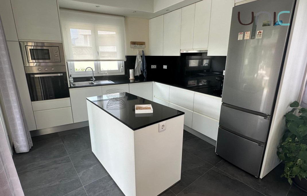 Resale - Villa - Albir