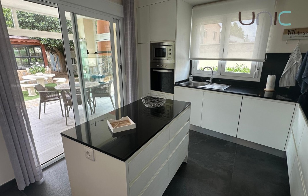 Resale - Villa - Albir