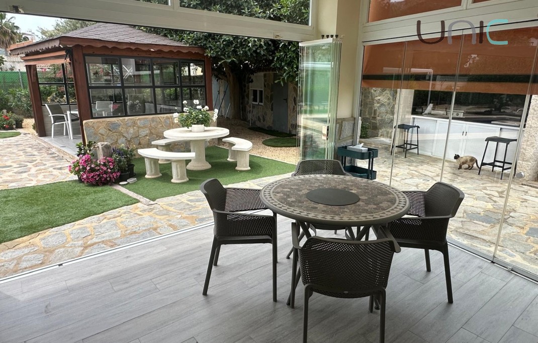 Resale - Villa - Albir