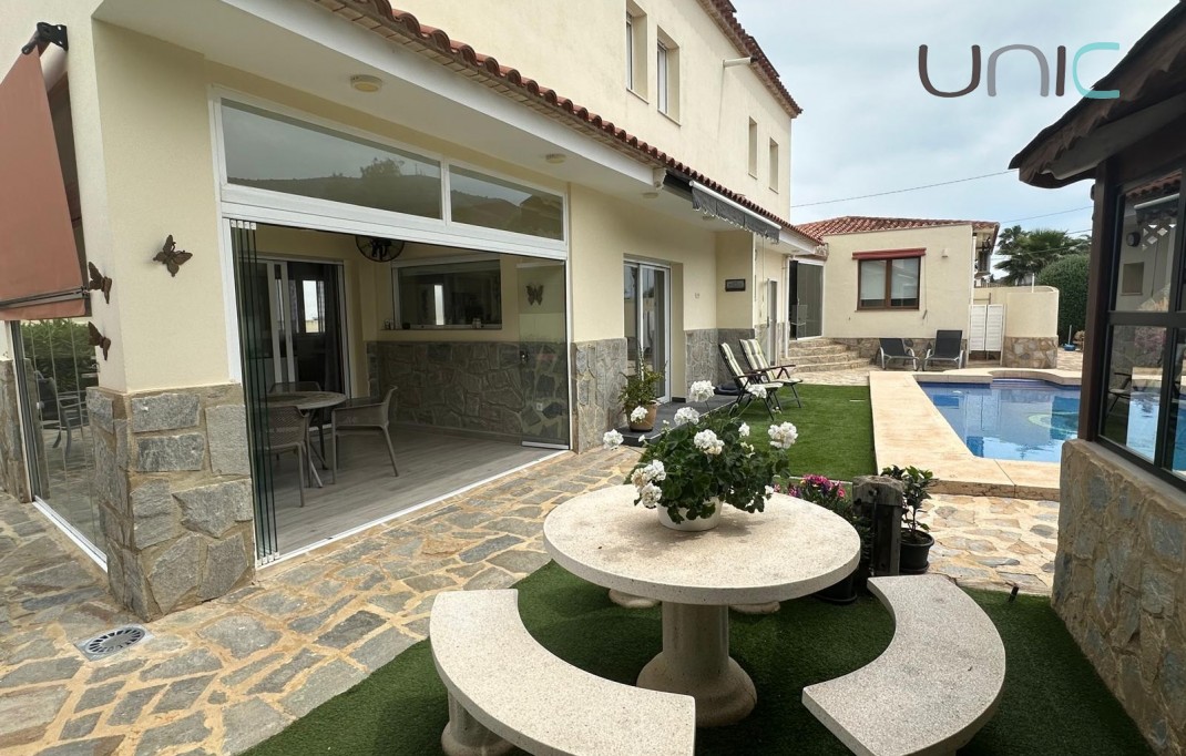 Resale - Villa - Albir