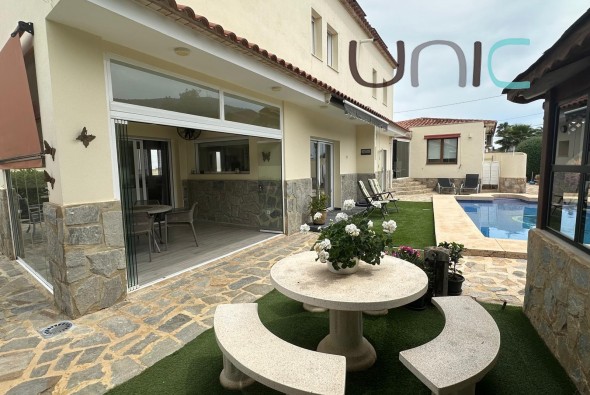 Resale - Villa - Albir