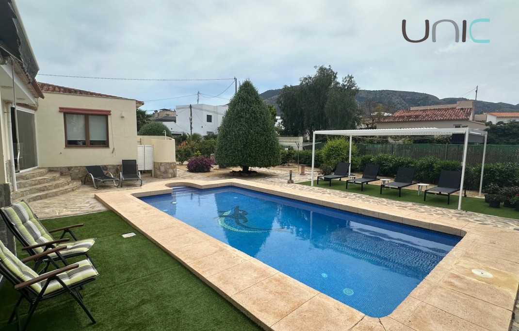 Resale - Villa - Albir