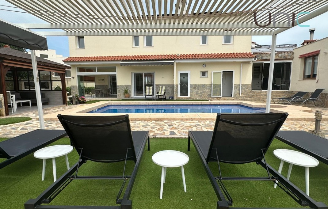 Resale - Villa - Albir