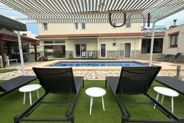 Resale - Villa - Albir