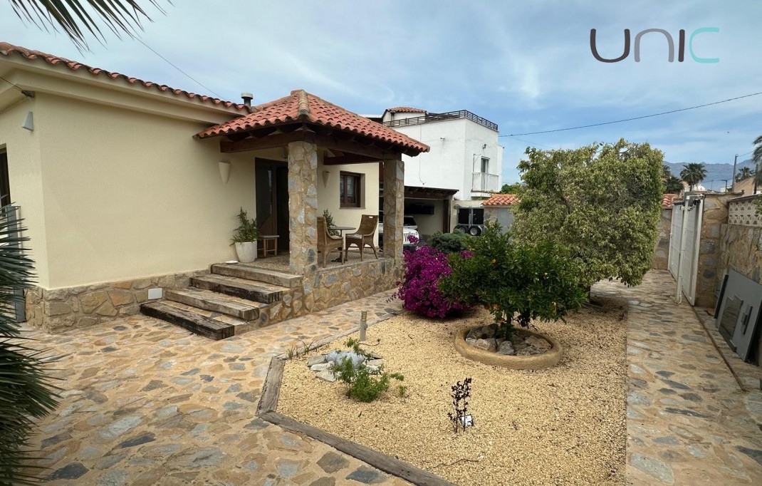 Resale - Villa - Albir