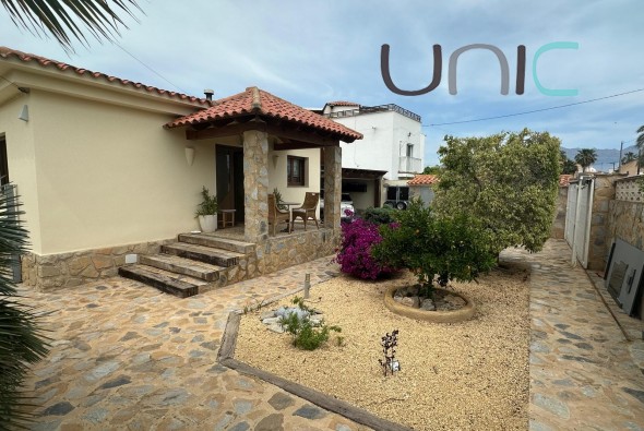 Resale - Villa - Albir