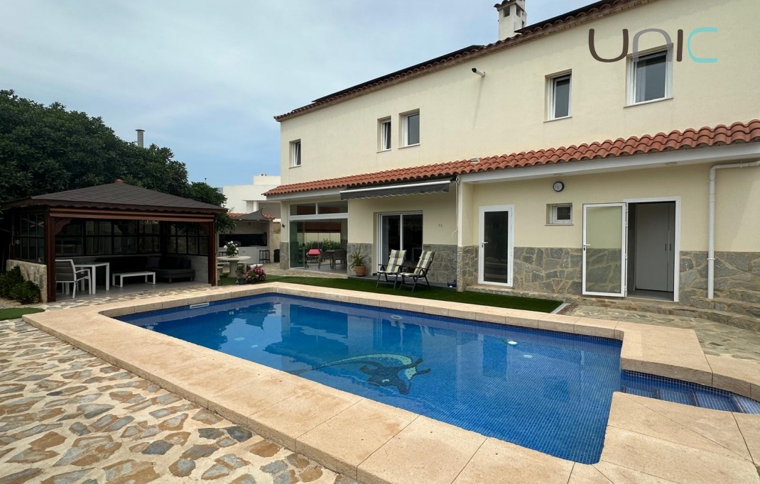 Resale - Villa - Albir