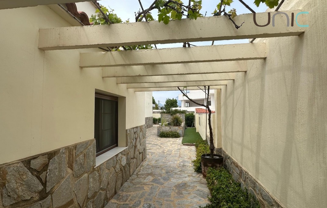 Resale - Villa - Albir