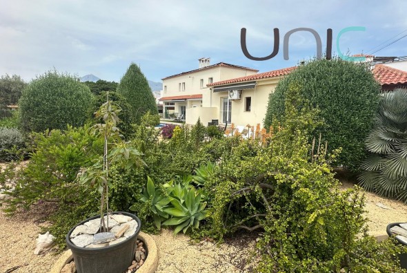Resale - Villa - Albir